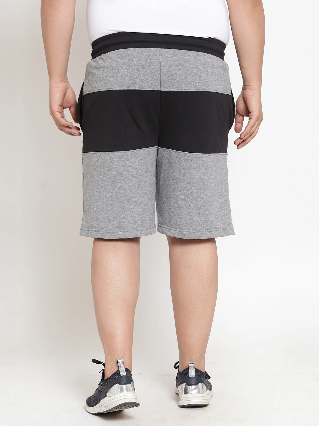 Plus Size Men Black& Grey Mid-Rise Colourblocked Regular Shorts - Image 4