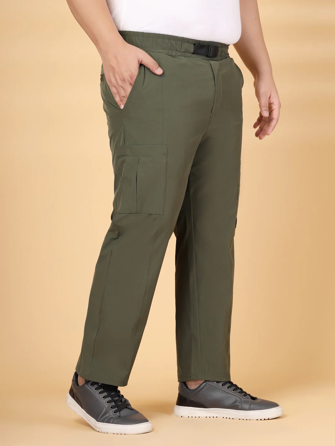 Plus Size Men Mid-Rise Regular Fit Cargos Trousers - Image 3
