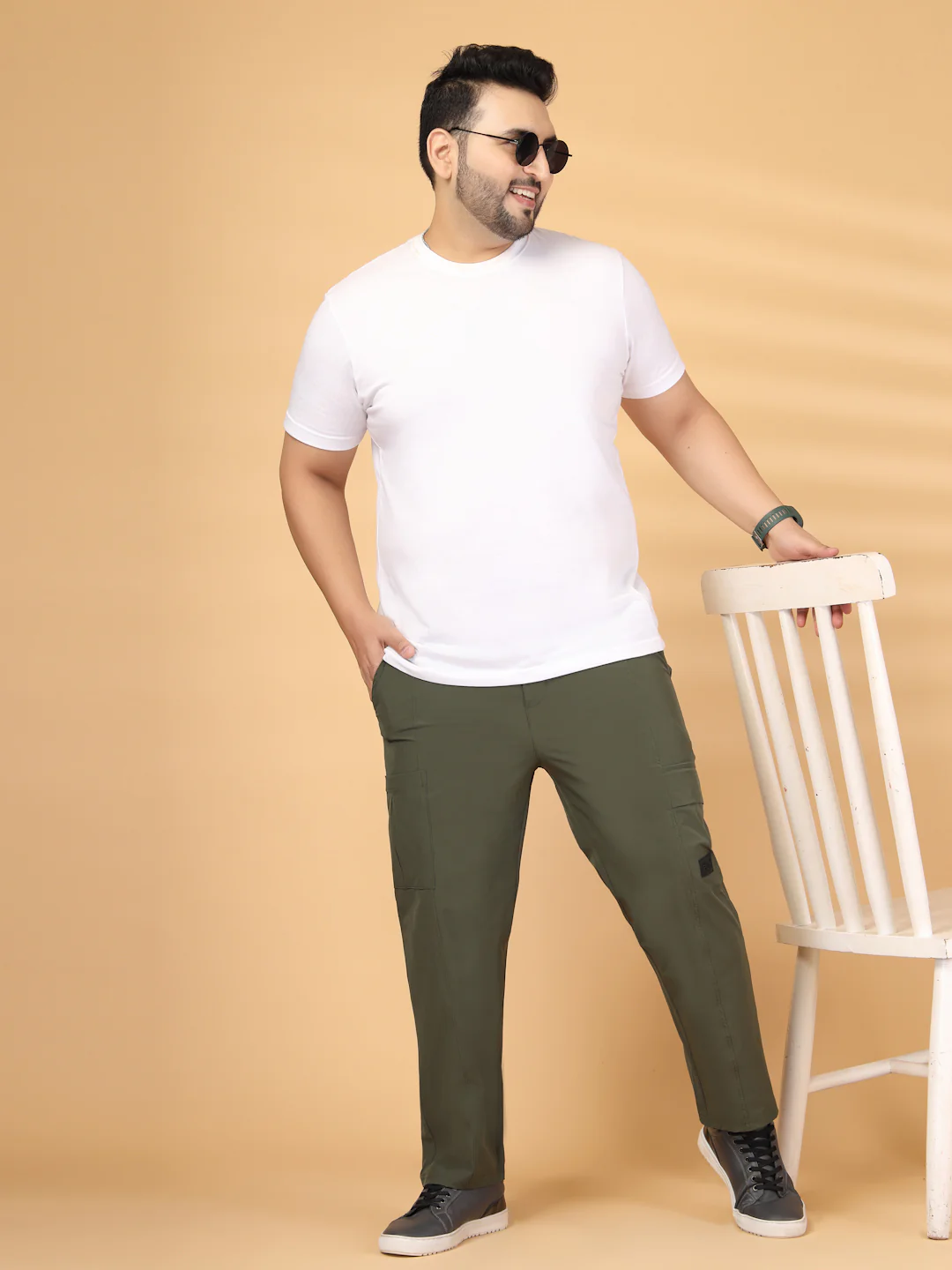 Plus Size Men Mid-Rise Regular Fit Cargos Trousers - Image 9