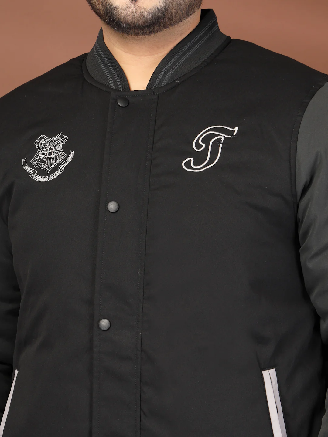Plus Size Men Stand Collar Graphic Printed Varsity Jacket - Image 8