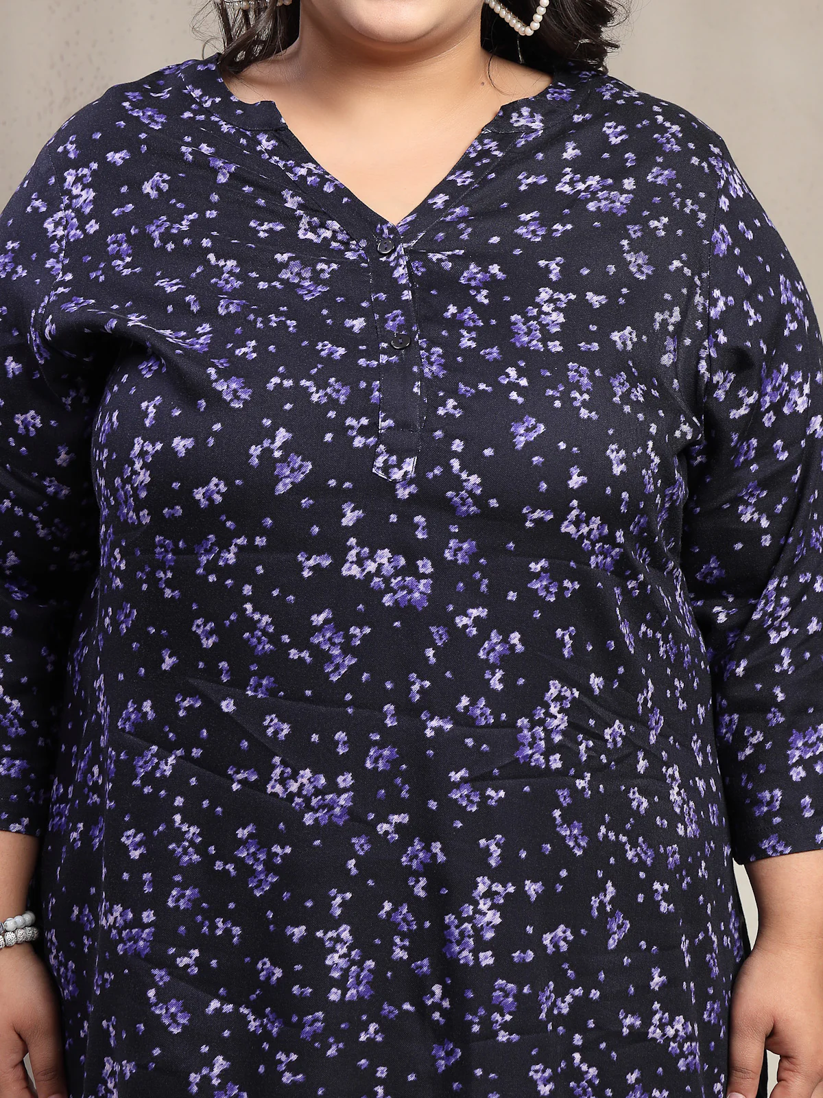 Plus Size Printed V-Neck Top - Image 7