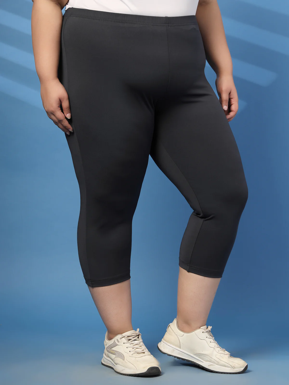 Plus Size Solid Regular Fit Capris - Image 5