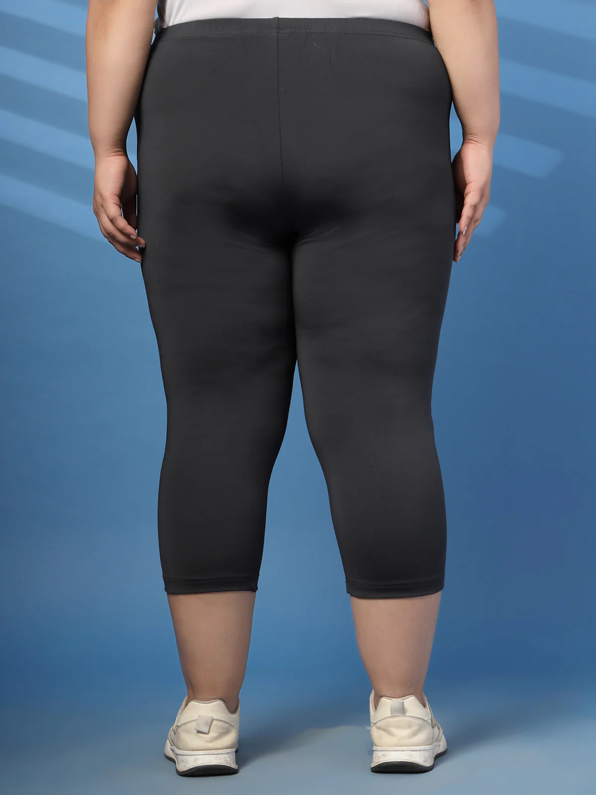 Plus Size Solid Regular Fit Capris - Image 8