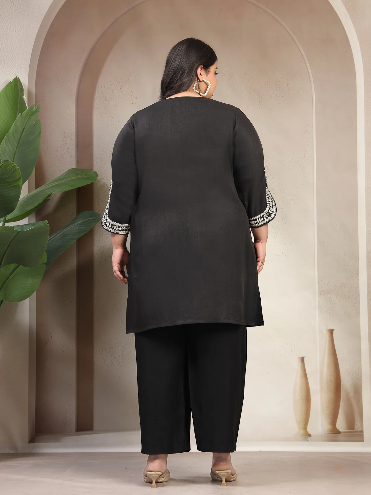 Plus Size Women Embroidered Tunic With Trouser - Image 3