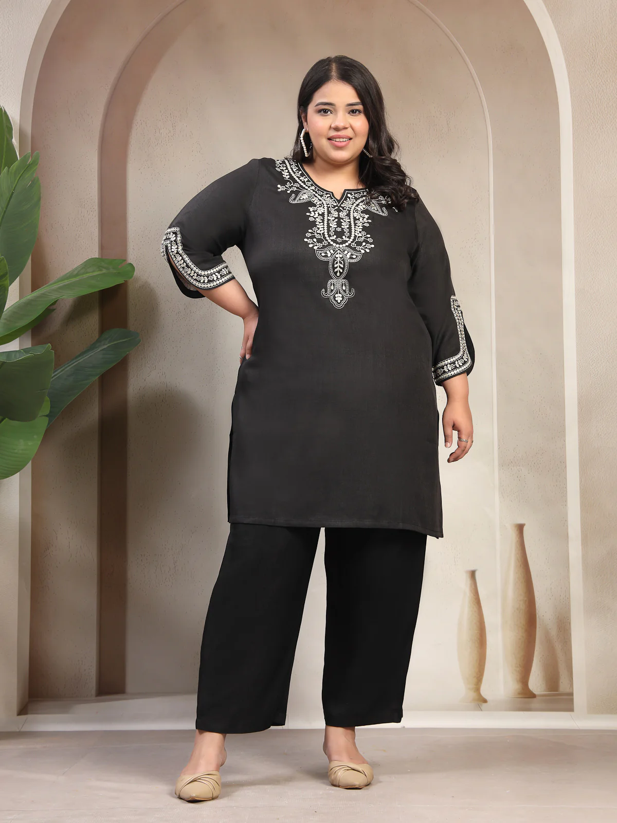 Plus Size Women Embroidered Tunic With Trouser - Image 4