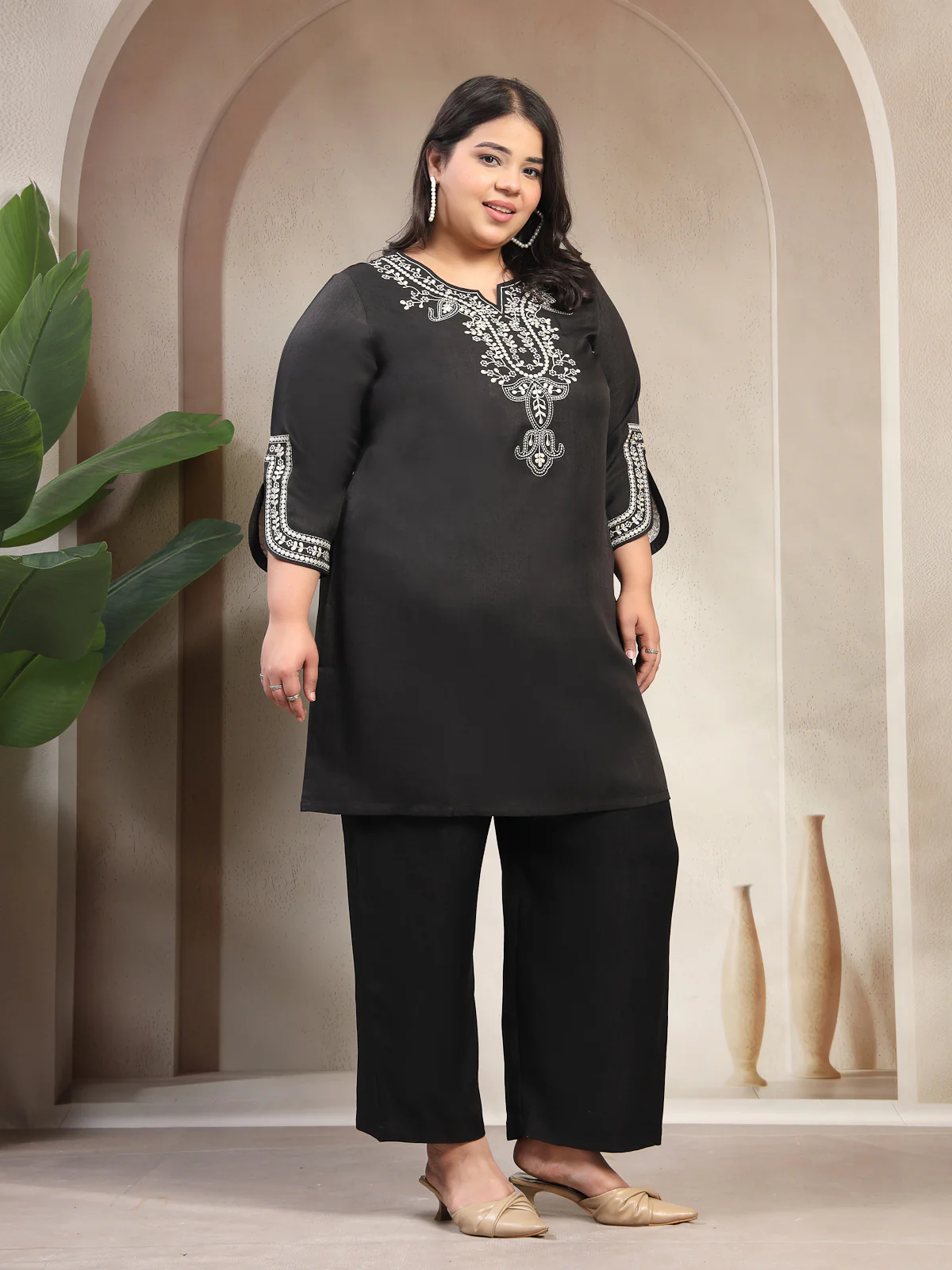 Plus Size Women Embroidered Tunic With Trouser - Image 5