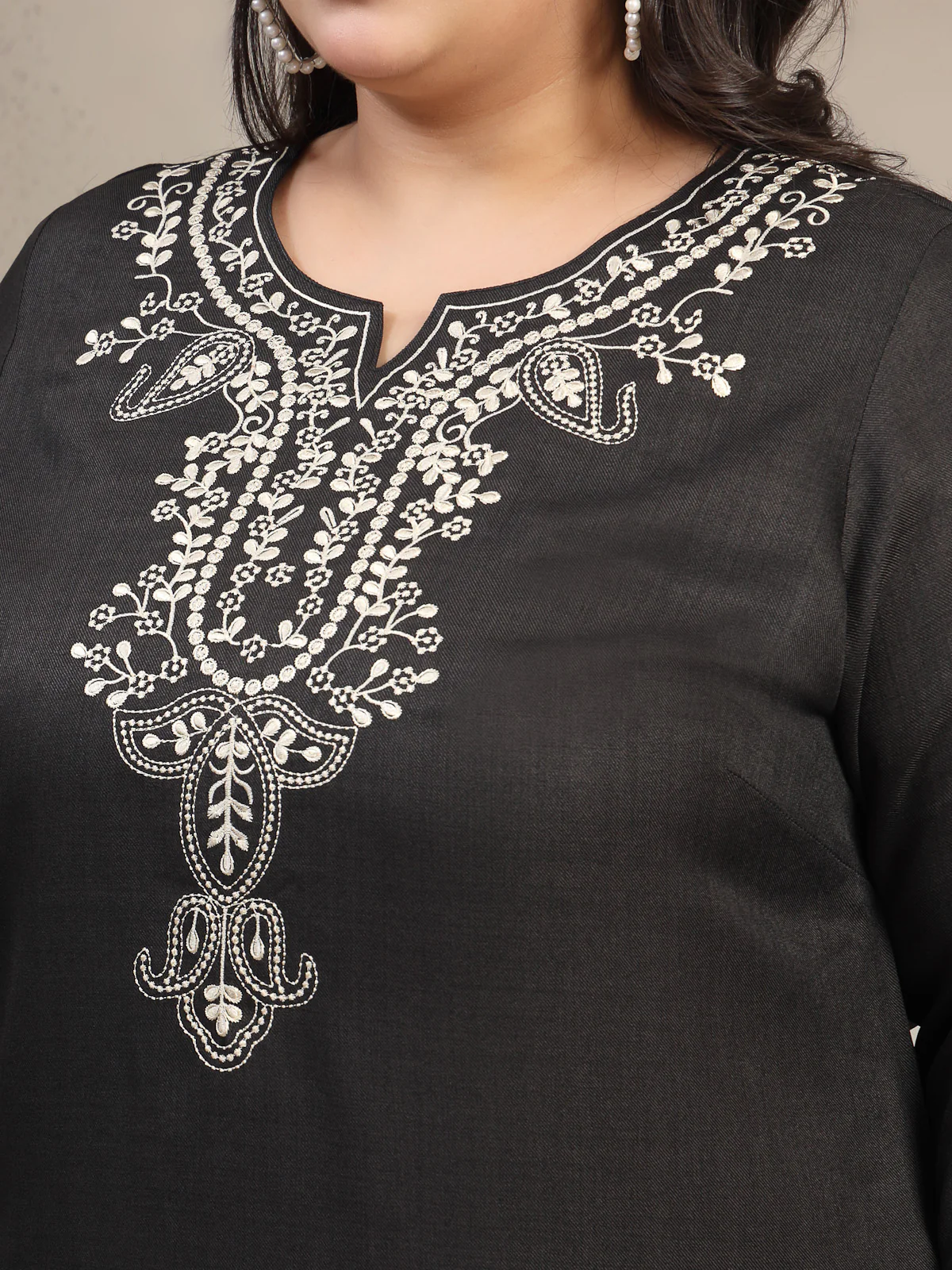 Plus Size Women Embroidered Tunic With Trouser - Image 7