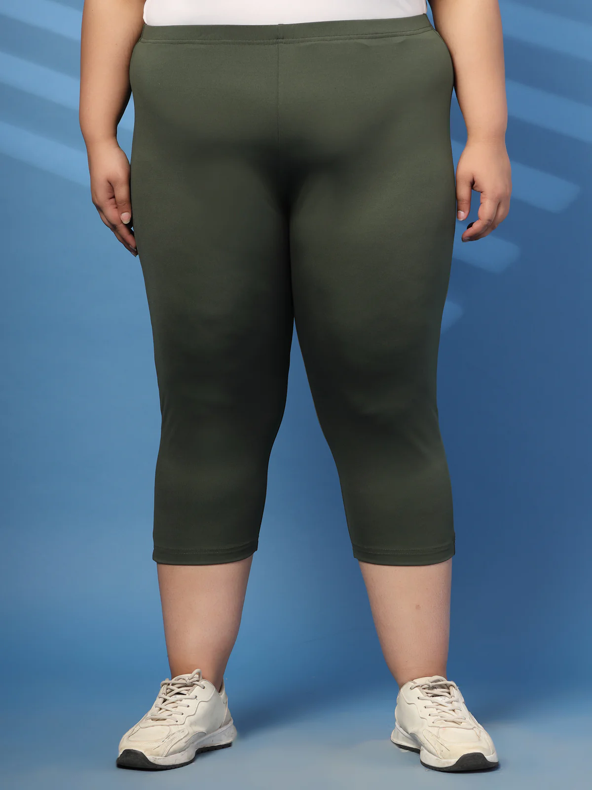Plus Size Women Solid Capris