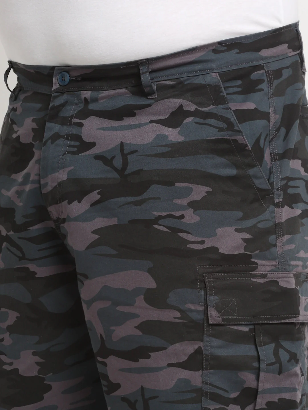 Plus Size Men Grey, Black And Green Camouflage Printed Cotton Cargo Shorts - Image 4
